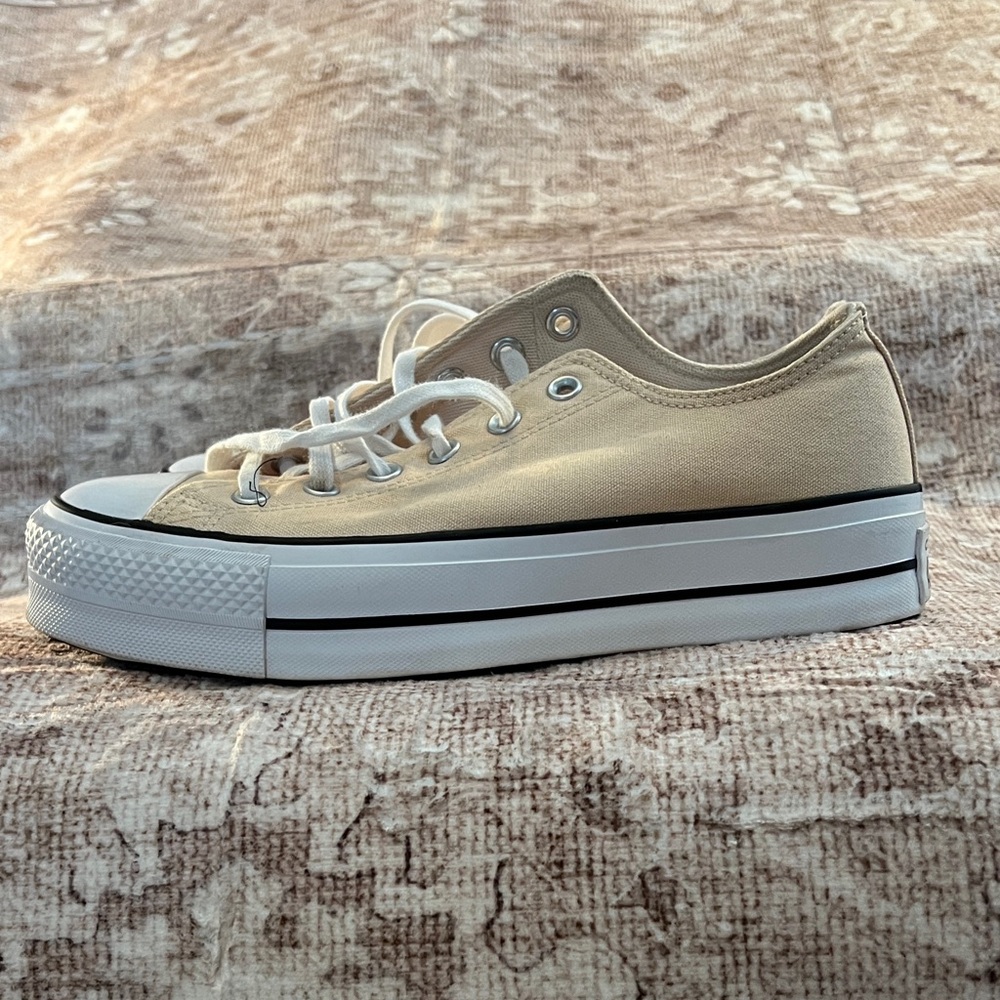 Converse Low Top Platform Sneakers - Cream with White Accents Women’s 9.5 - Picture 6 of 10